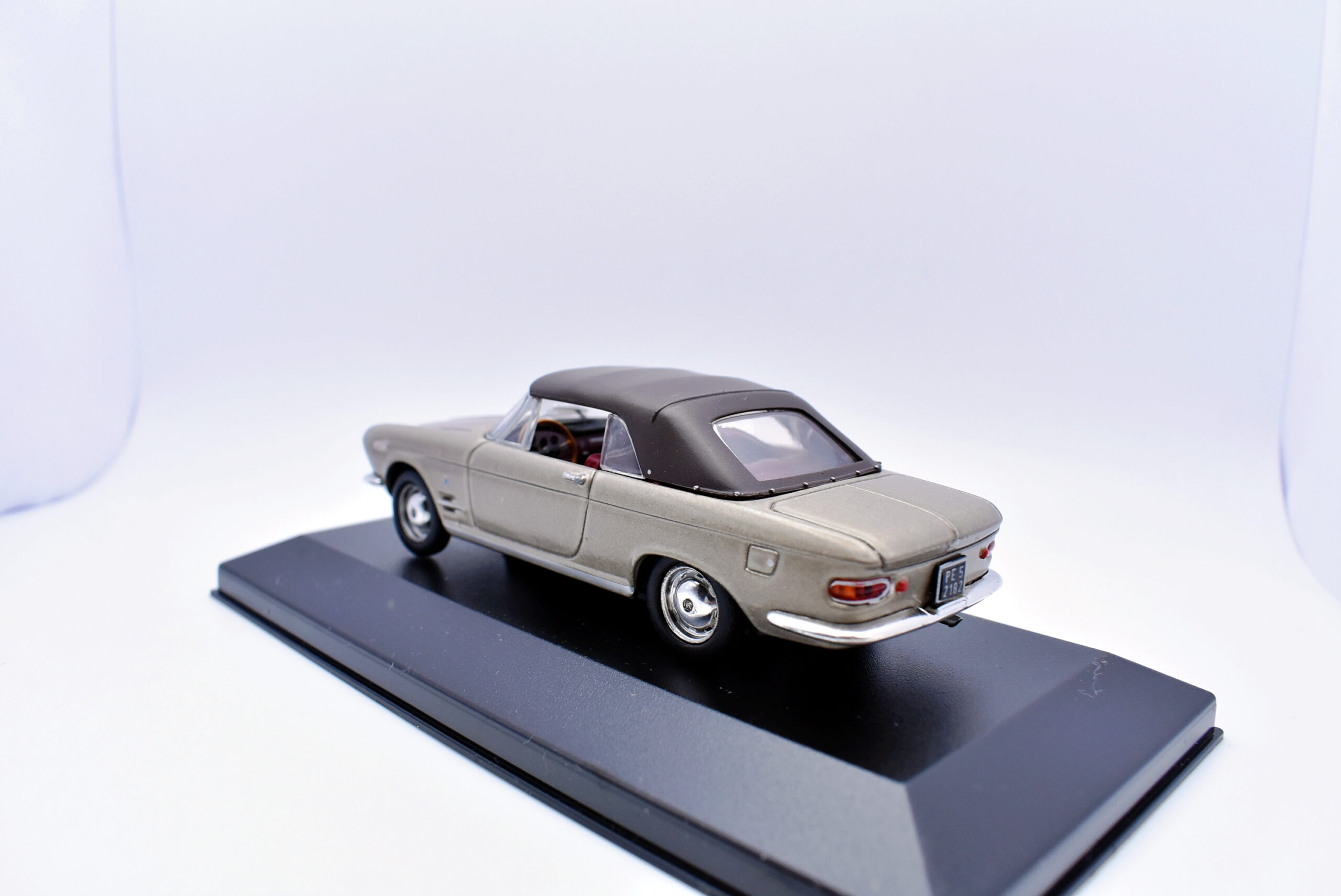 Modellino auto scala 1:43 Fiat 2300 S diecast modellismo statico - immagine 4