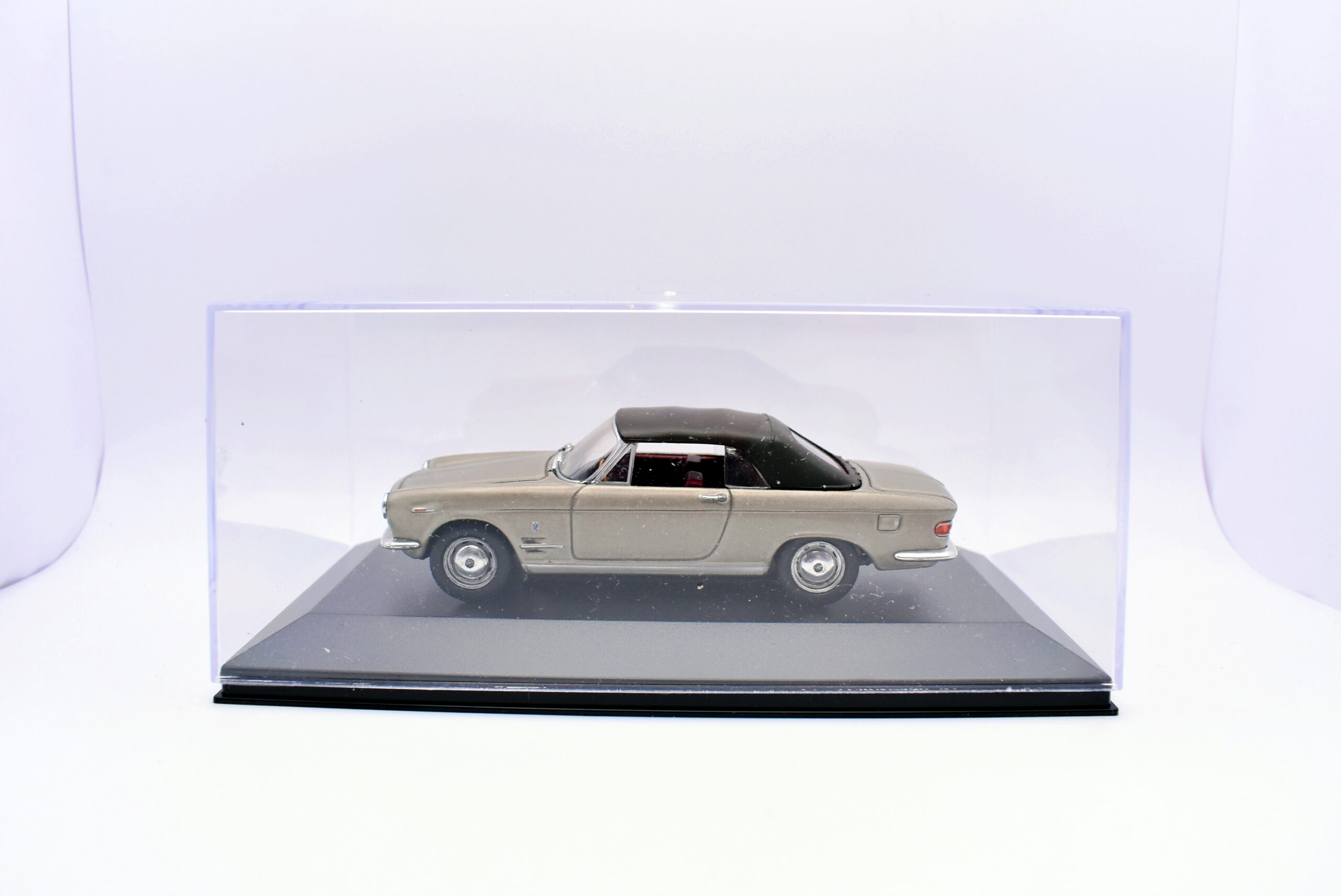 Modellino auto scala 1:43 Fiat 2300 S diecast modellismo statico - immagine 5