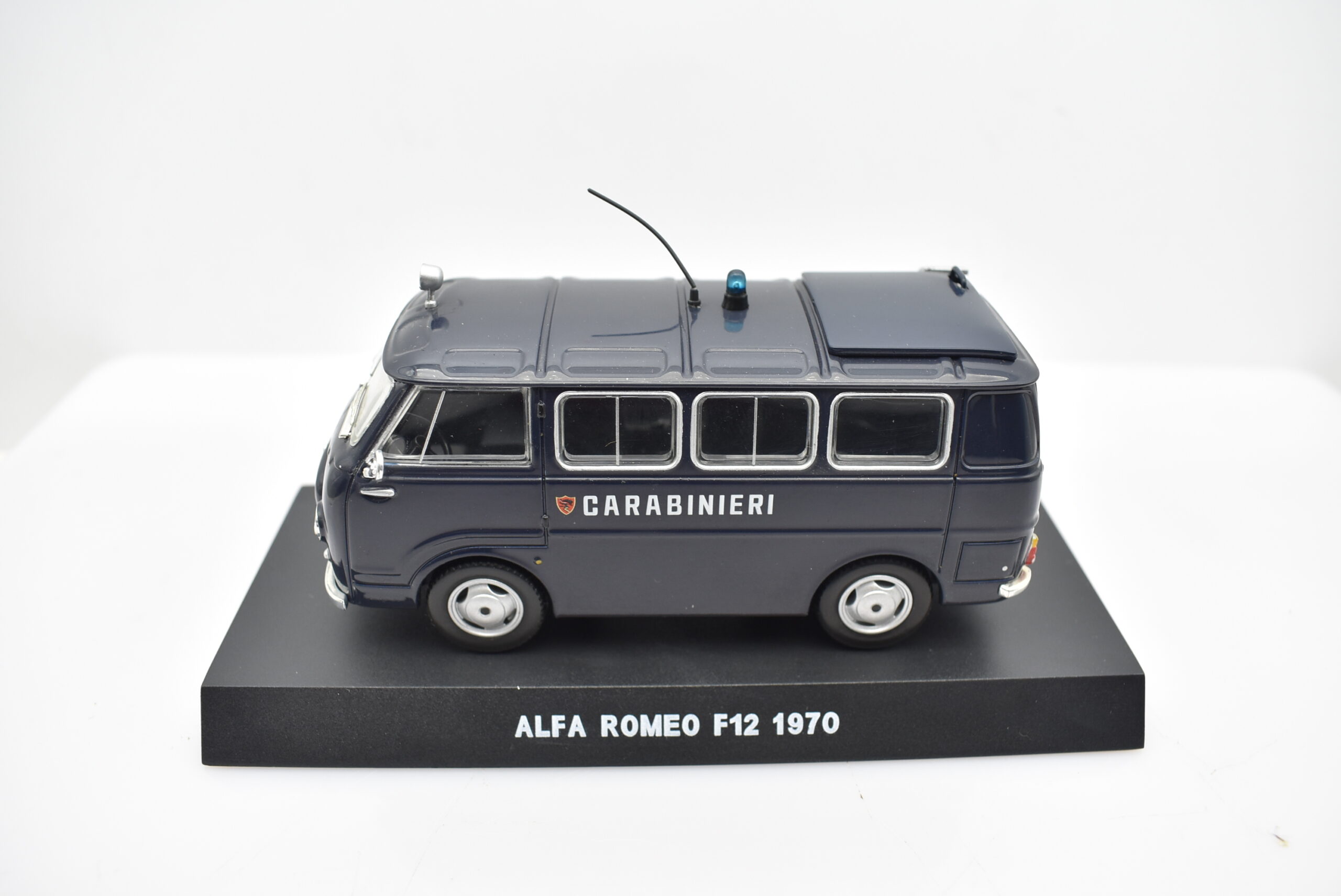 modellino auto carabinieri da collezione scala 1:43 Alfa Romeo F12 diecast modellismo da collezione - immagine 2