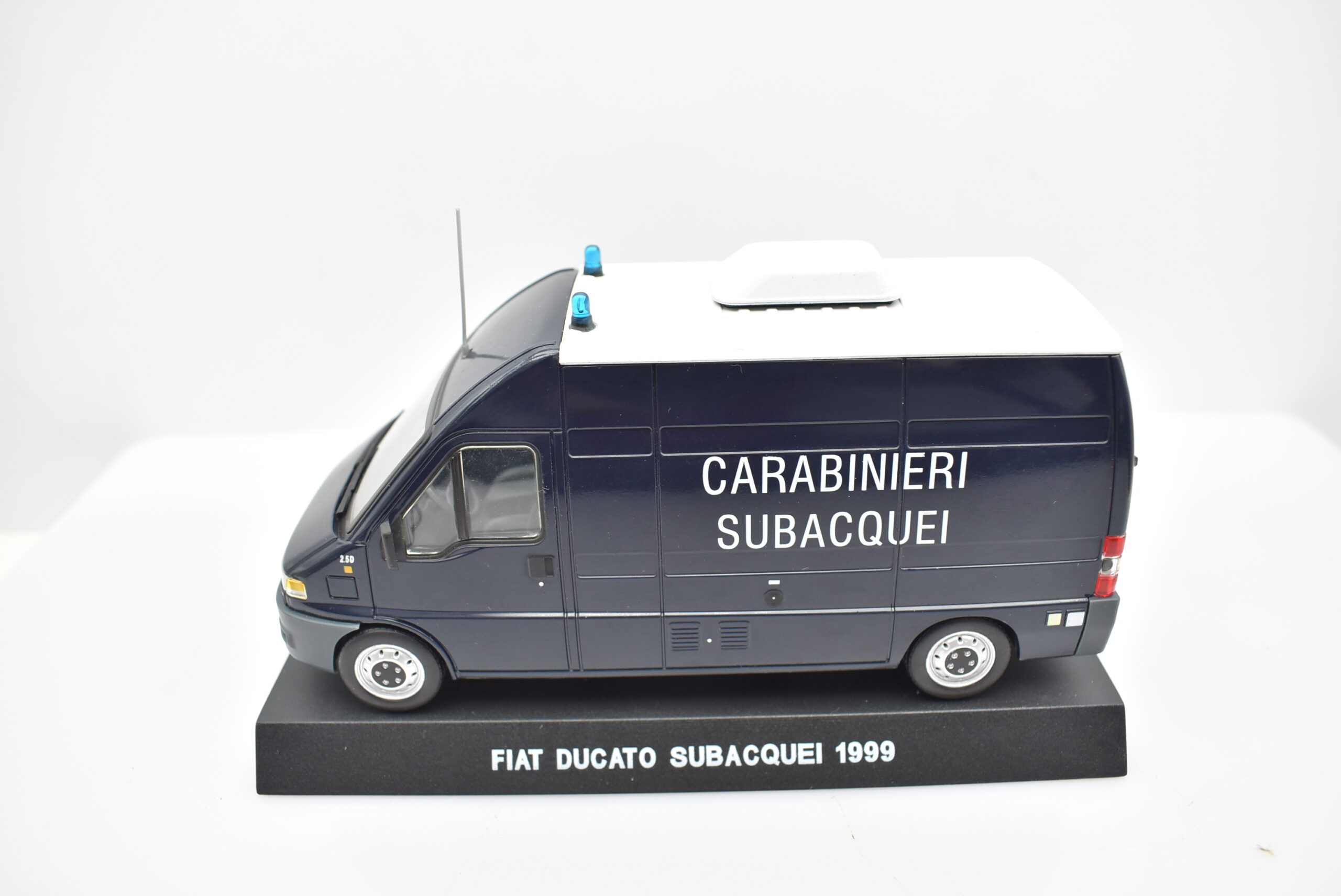 modellino auto carabinieri da collezione scala 1:43 Fiat Ducato Subacquei diecast da collezione - immagine 2