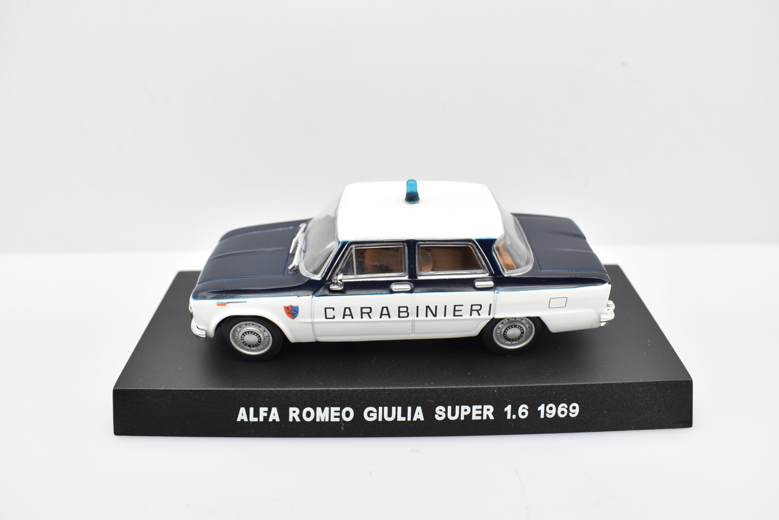 Modellino Alfa Romeo Giulia Super 1600 Carabinieri 1/43 &ndash; De Agostini Die-cast