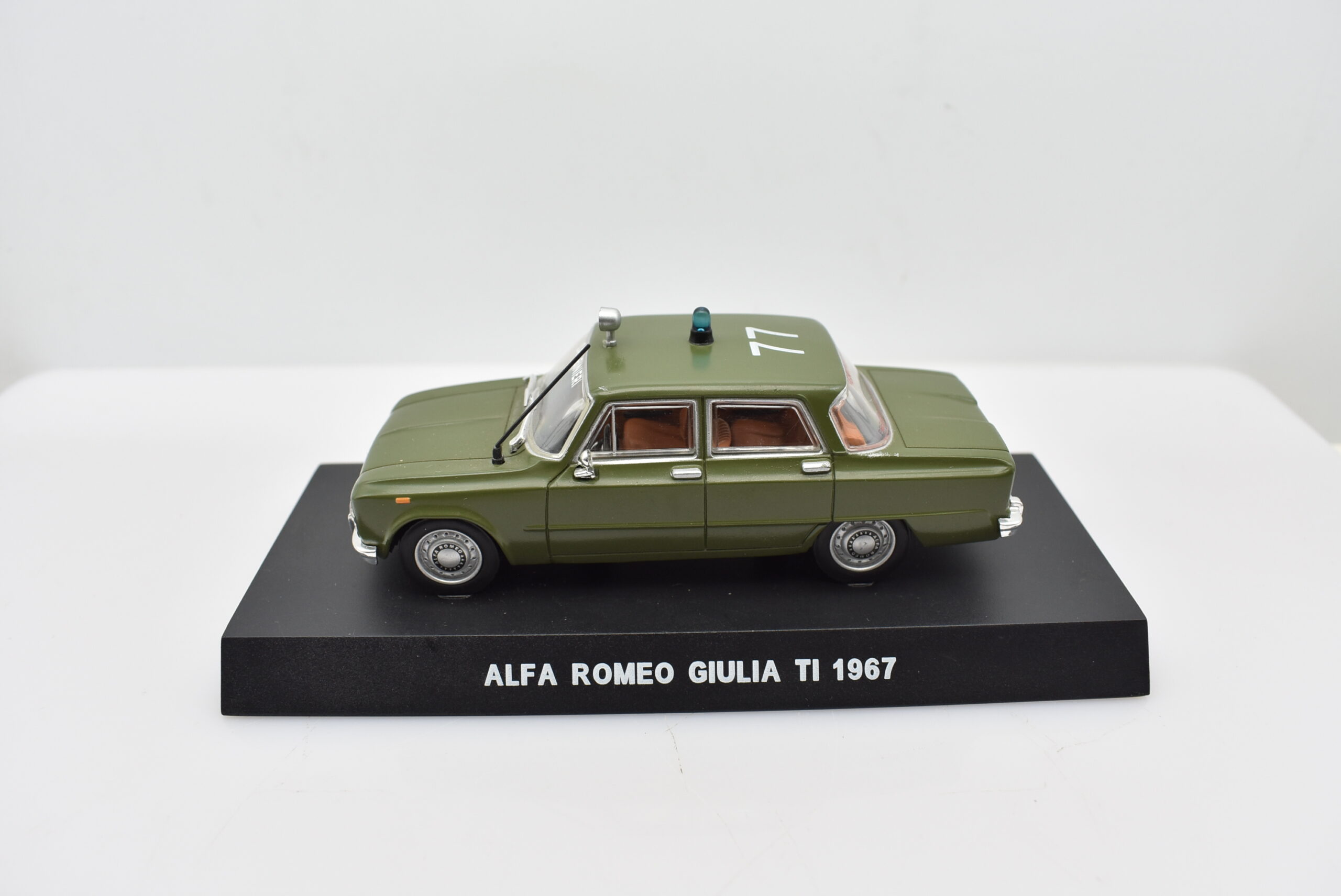 auto carabinieri da collezione scala 1:43 Alfa Romeo Giulia TI diecast modellismo da collezione - immagine 2