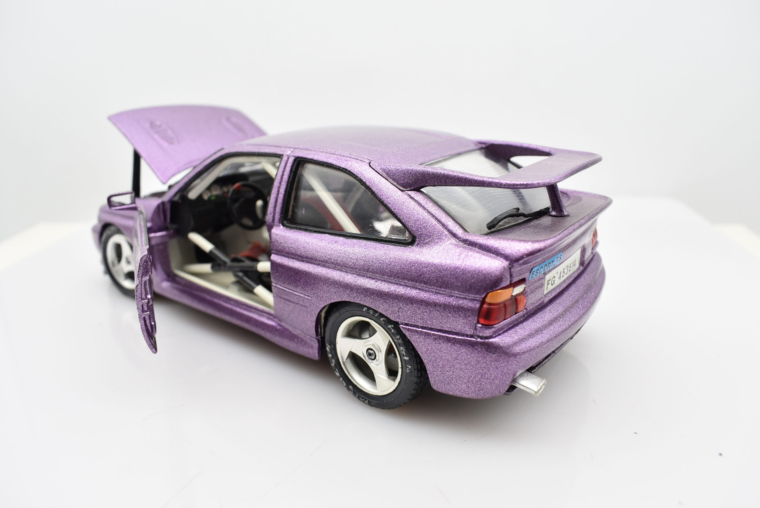 Miniature NOREV Ford Escort Cosworth 1992 - Échelle 1/18, Couleur Violet Métallisé - Modèle De Collection - 7