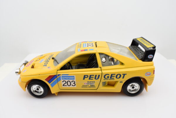 Modellino auto rally scala 1:24 Peugeot 405 Turbo 16 modellismo statico da collezione Burago - immagine 2