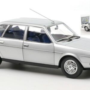 Modellino auto scala 1:18 Norev  RENAULT 30 TX 1979 SILVER diecast modellismo statico