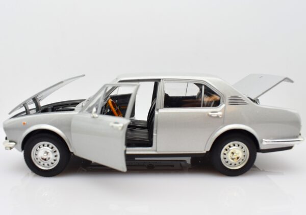 Modellino auto scala 1:24 ALFA ROMEO ALFETTA diecast modellismo da collezione - immagine 3