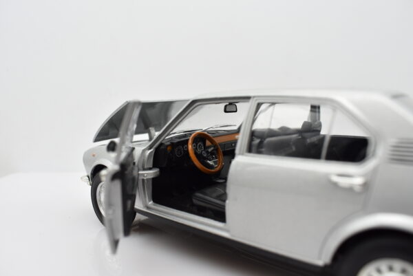 Modellino auto scala 1:24 ALFA ROMEO ALFETTA diecast modellismo da collezione - immagine 5