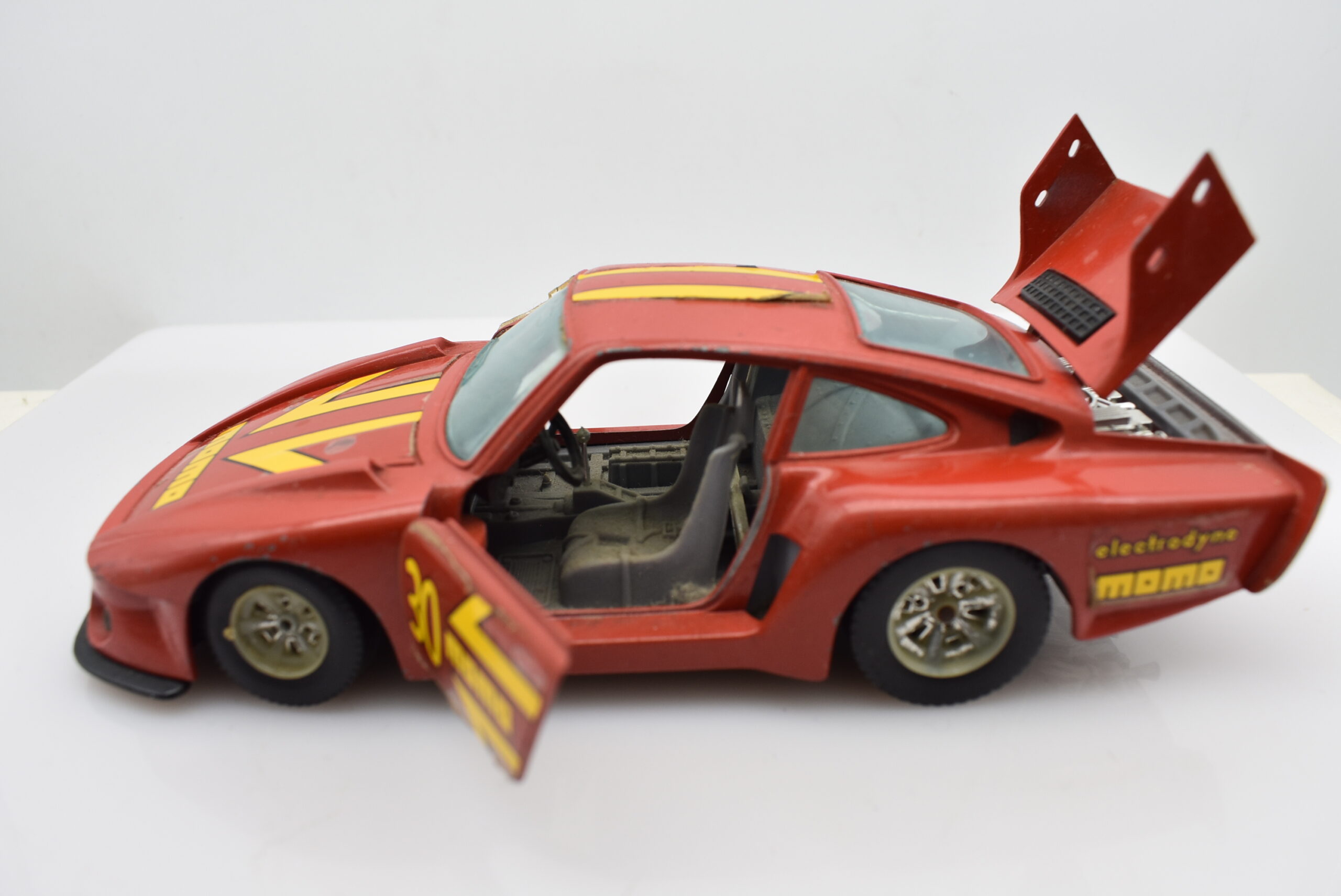Modellino rally scala 1:24 Porsche 935 TT Burago diecast modellismo da collezione - immagine 2