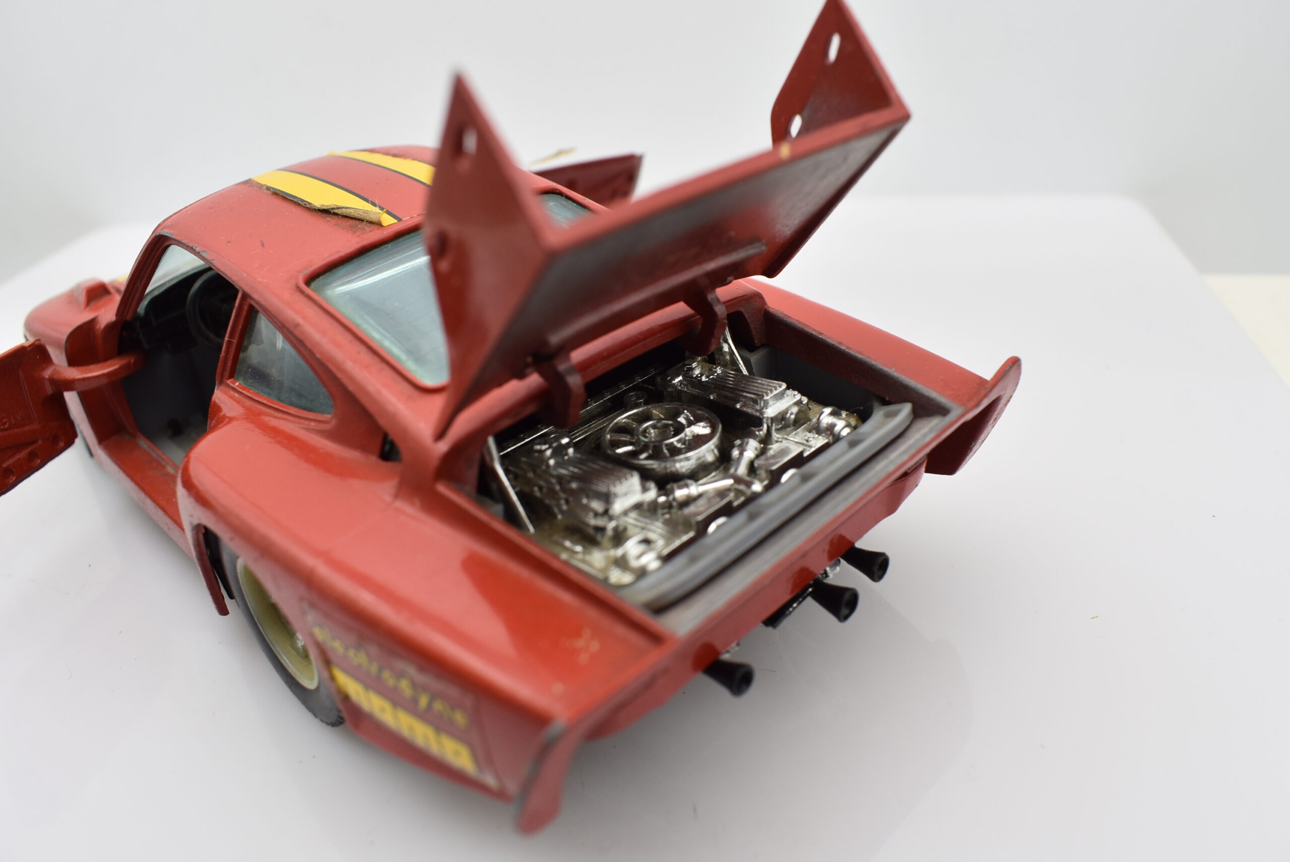 Modellino rally scala 1:24 Porsche 935 TT Burago diecast modellismo da collezione - immagine 5