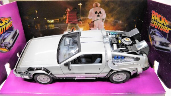 Modellino auto film Ritorno al futuro 1 De Lorean scala 1:24 modellismo da collezione - immagine 4