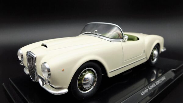 Modellino auto scala 1:24 Lancia Aurelia B24S modellismo statico da collezione - immagine 3