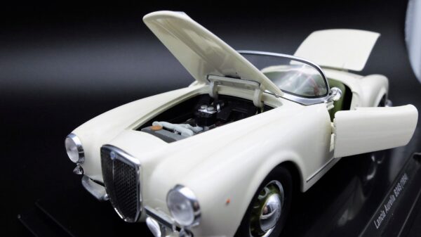 Modellino auto scala 1:24 Lancia Aurelia B24S modellismo statico da collezione - immagine 7
