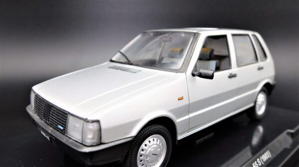 Modellino auto scala 1:24 FIAT UNO modellismo da collezione - immagine 3
