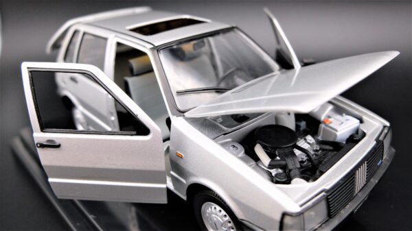 Modellino auto scala 1:24 FIAT UNO modellismo da collezione - immagine 9
