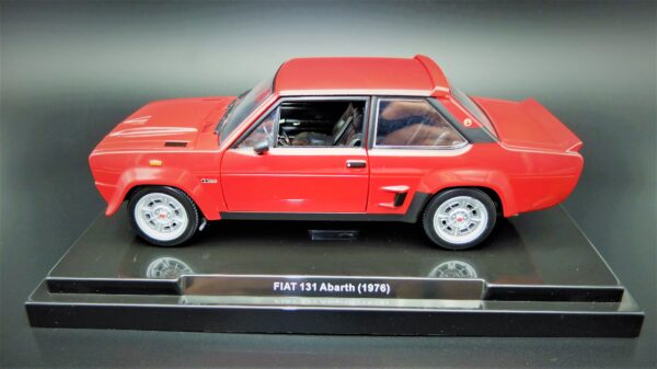Modellino auto scala 1:24 Fiat 131 Abarth modellismo statico da collezione - immagine 2
