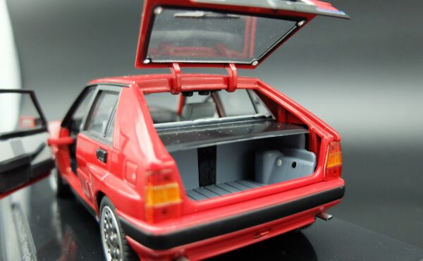 Modellino auto scala 1:24 LANCIA DELTA INTEGRALE 16V diecast modellismo statico - immagine 6