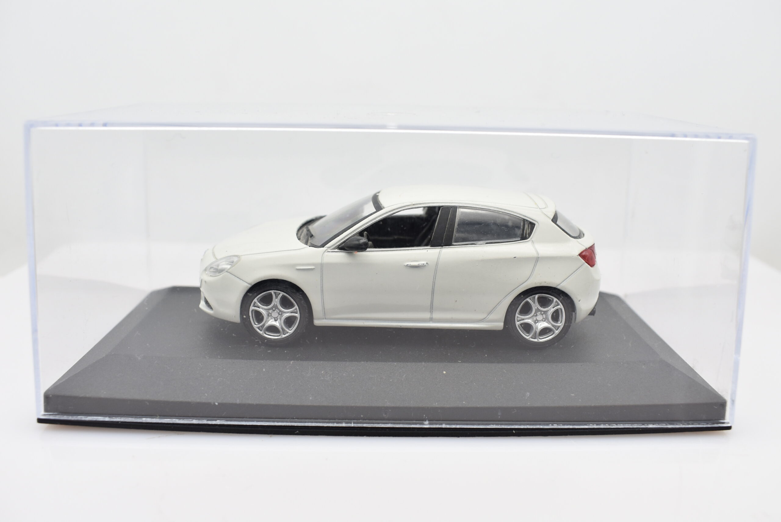 Modellino auto scala 1:43 Alfa Romeo Giulietta diecast modellismo statico - immagine 5
