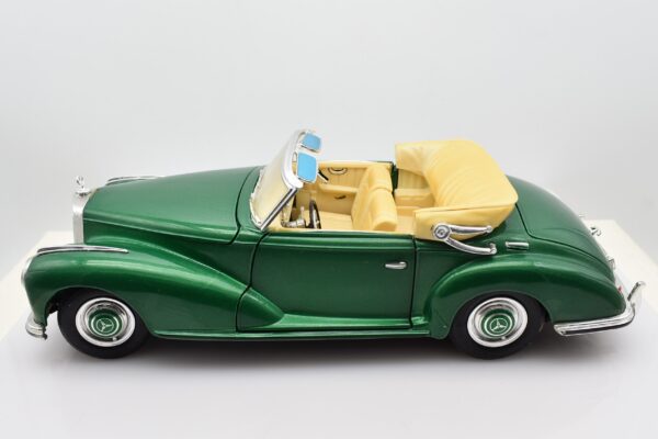 Modellino auto scala 1:18 Mercedes Benz 300S diecast modellismo da collezione - immagine 2