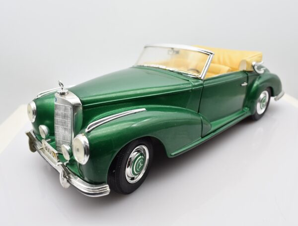Modellino auto scala 1:18 Mercedes Benz 300S diecast modellismo da collezione - immagine 3