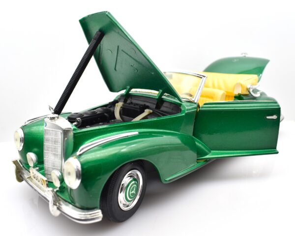Modellino auto scala 1:18 Mercedes Benz 300S diecast modellismo da collezione - immagine 5