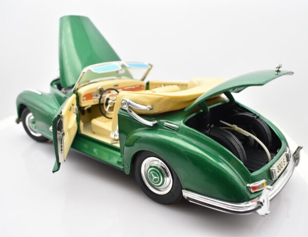 Modellino auto scala 1:18 Mercedes Benz 300S diecast modellismo da collezione - immagine 6