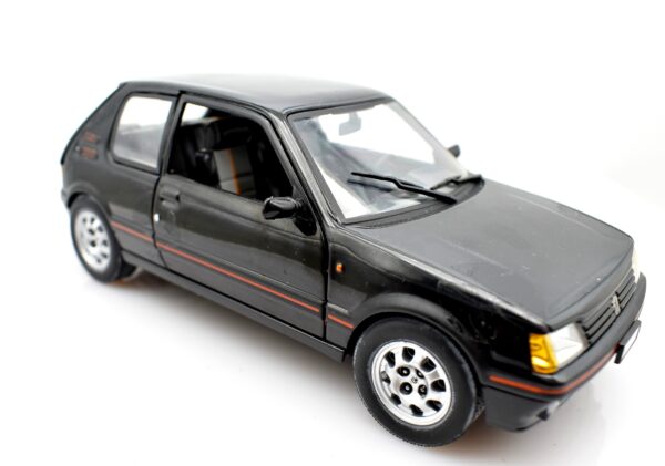 Modellino auto scala 1:24 PEUGEOT 205 GTI modellismo statico da collezione - immagine 6