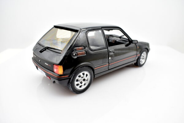 Modellino auto scala 1:24 PEUGEOT 205 GTI modellismo statico da collezione - immagine 7