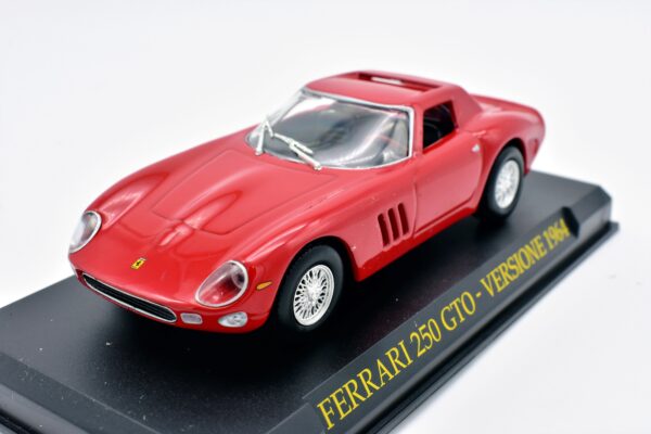 Modellini auto FERRARI 250 GTO '64 scala 1:43 da collezione edicola ixo modellismo diecast