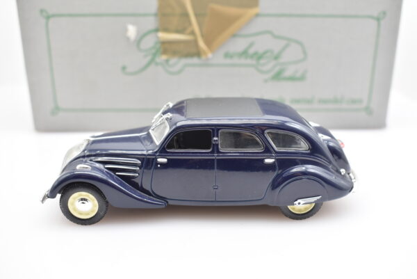 Modellino auto scala 1:43 Peugeot 402 Norev diecast modellismo da collezione - immagine 2