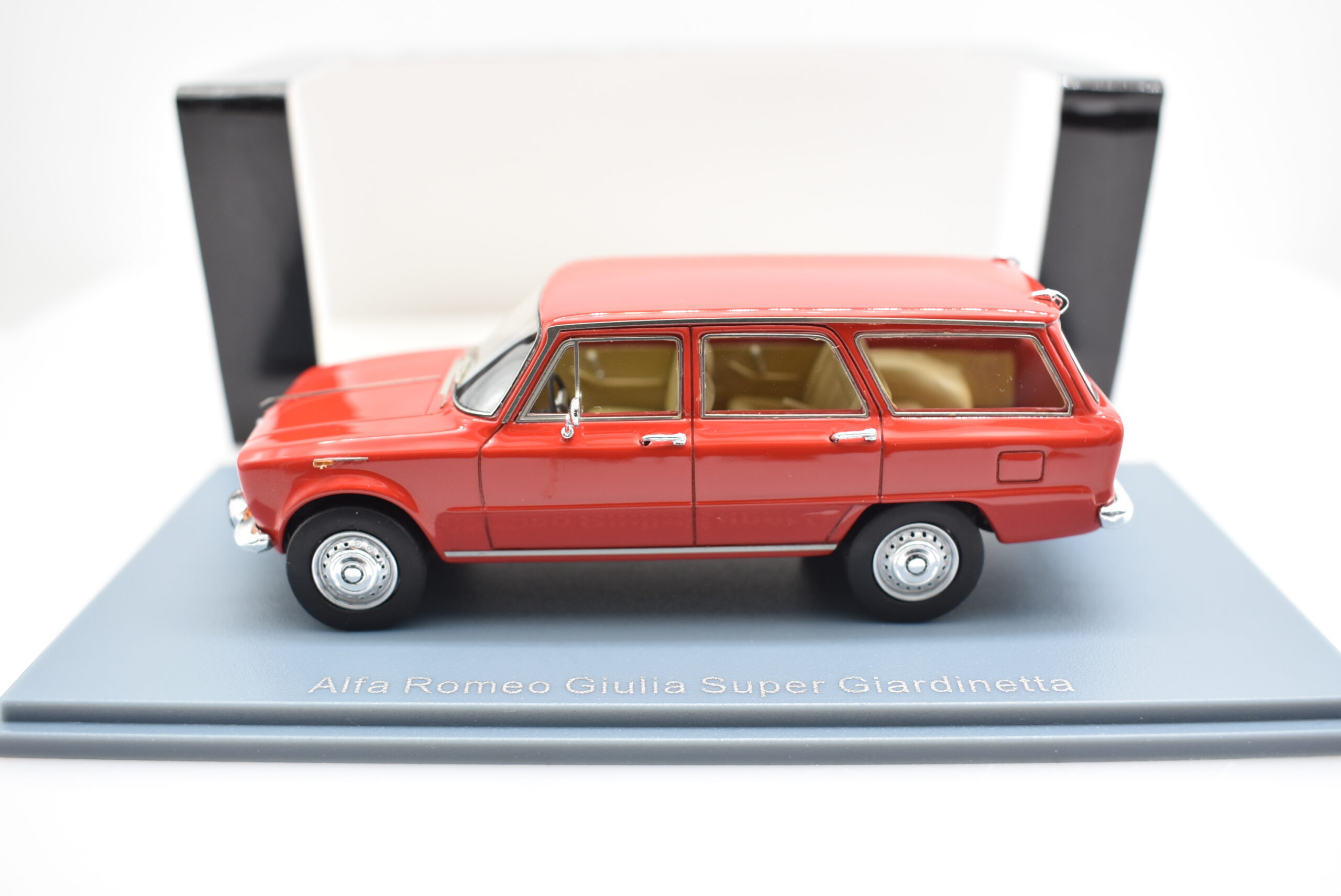 NEO 1/43 Alfa Romeo Giulia Super Giardinetta Red #F02 | eBay