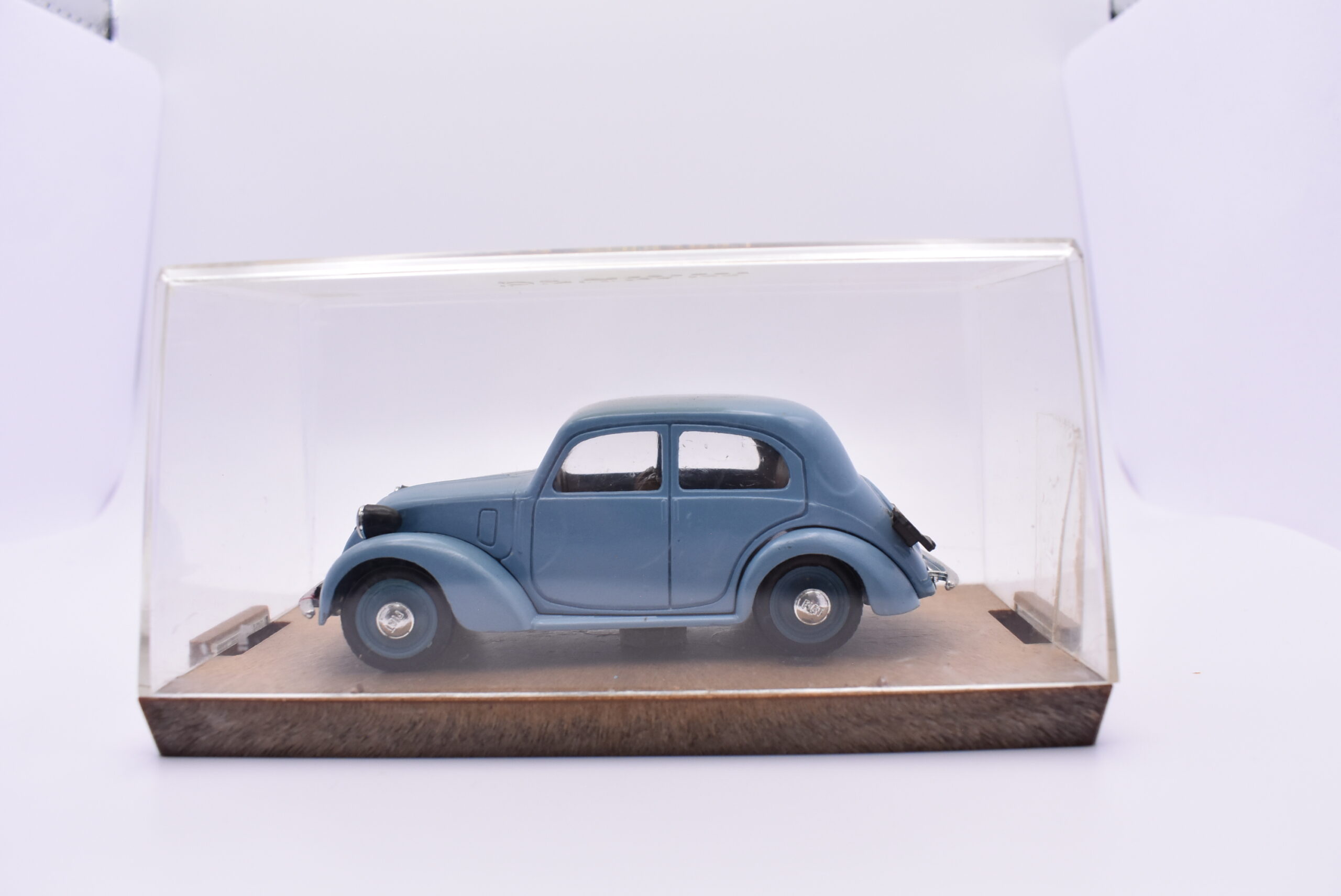 Modellino auto scala 1:43 Fiat Berlina 1100 B Brumm diecast modellismo da collezione - immagine 2