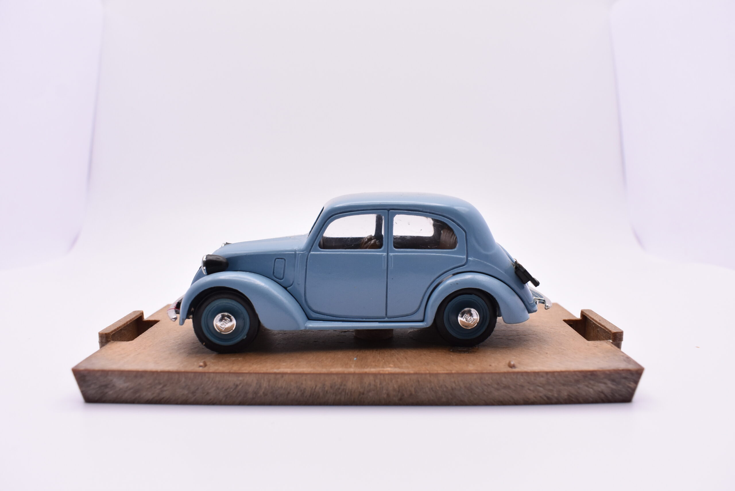 Modellino auto scala 1:43 Fiat Berlina 1100 B Brumm diecast modellismo da collezione - immagine 3
