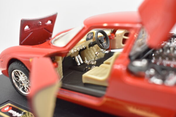 Modellino auto scala 1:24 Ferrari 250 Le Mans Burago diecast modellismo da collezione - immagine 2