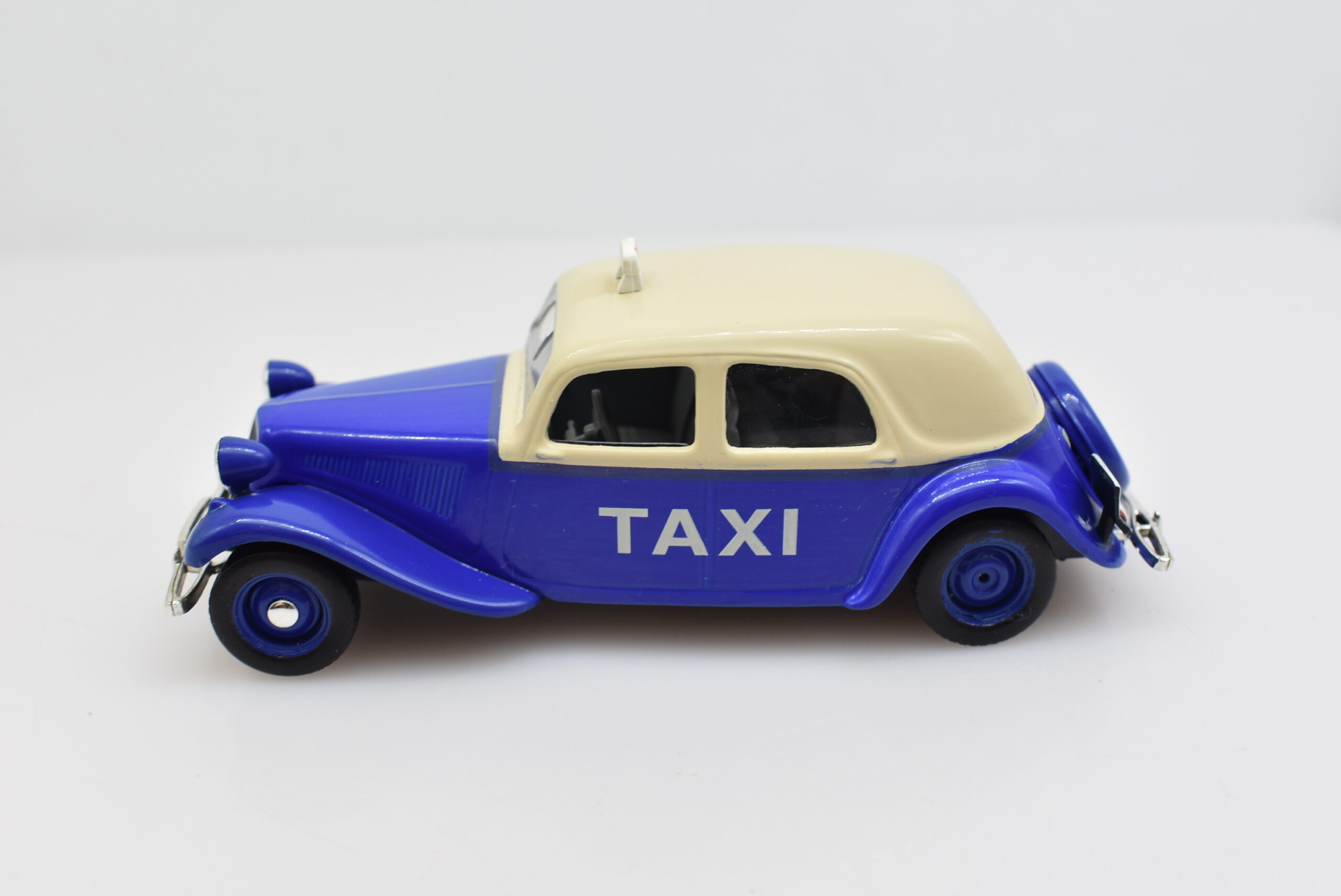 Modellino auto taxi scala 1:43 Citroen 11 diecast modellismo da collezione - immagine 2