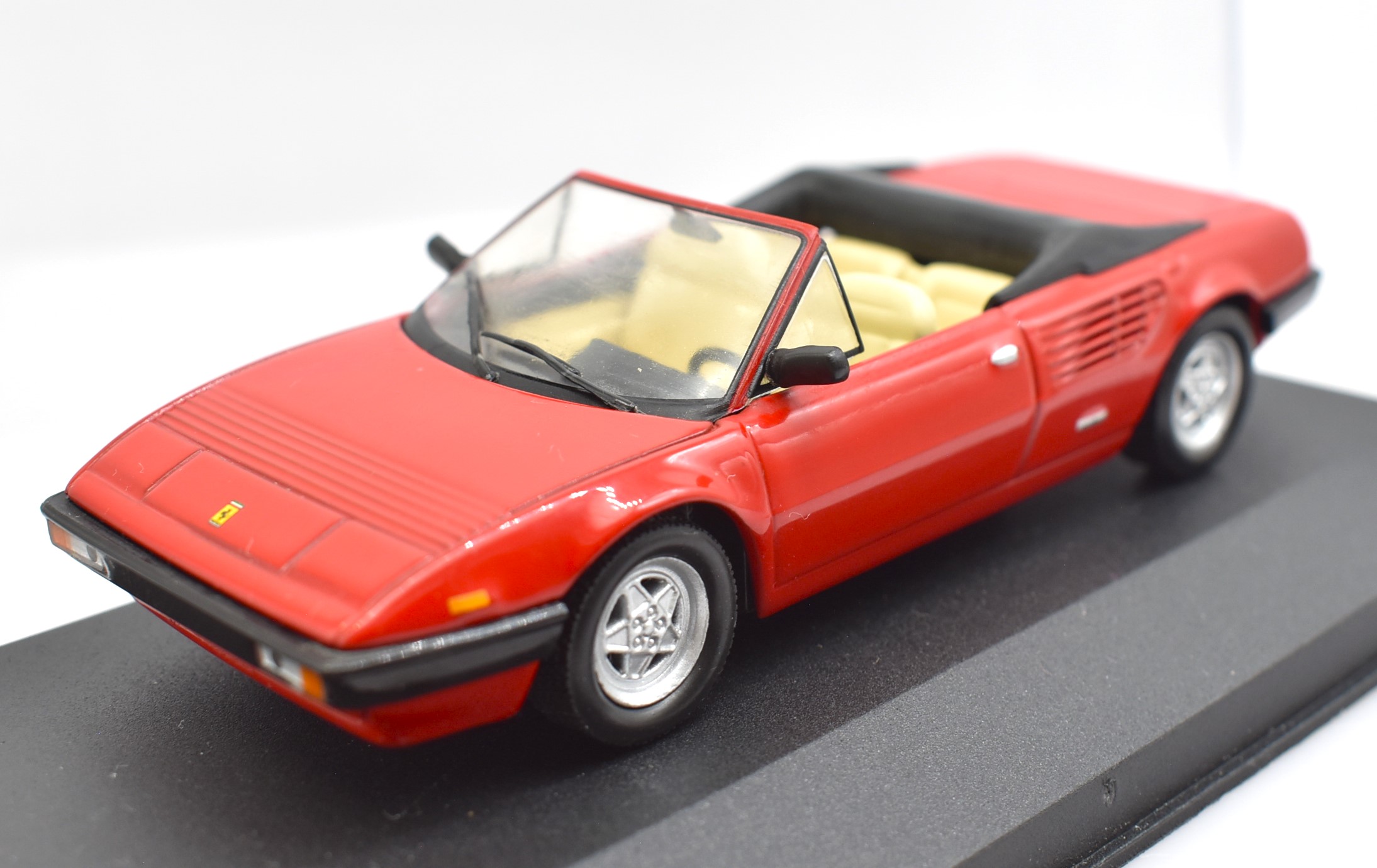 Modellino auto scala 1:43 Ferrari Mondial Cabrio IXO diecast modellismo da collezione