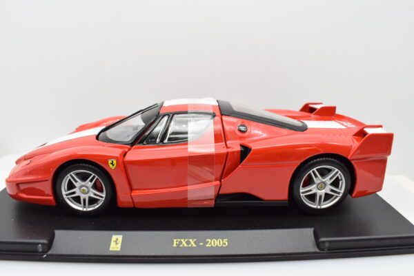 modellino auto scala 1:24 FERRARI FXX diecast modellismo da collezione - immagine 3