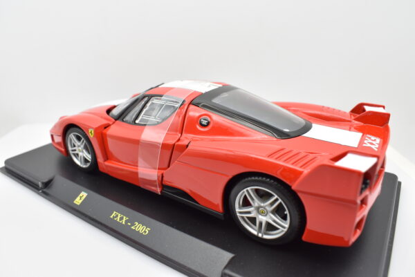 modellino auto scala 1:24 FERRARI FXX diecast modellismo da collezione - immagine 4