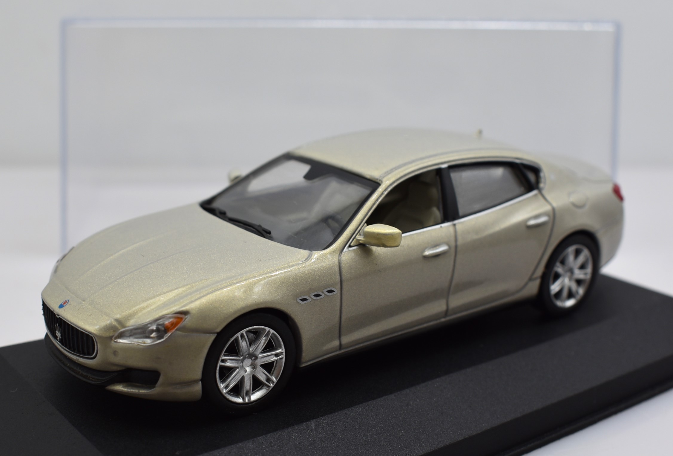 Modellino auto scala 1:43 Maserati Quattroporte GTS diecast modellismo usati