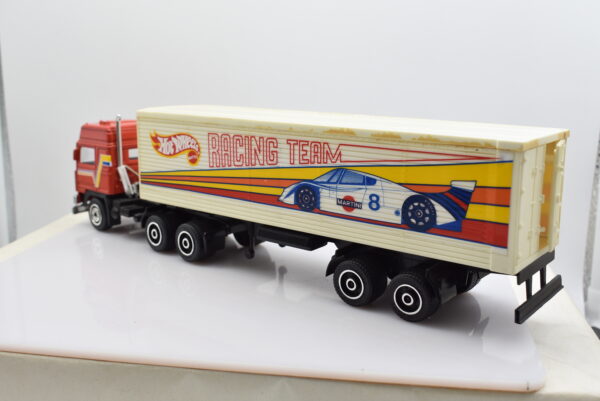 modellino camion scala 1:43 Volvo F12 Globetrotter Hot Wheels Racing Team modellismo da collezione - immagine 3
