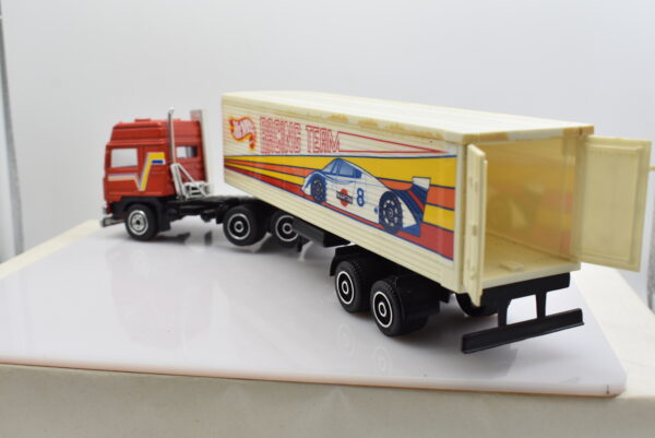 modellino camion scala 1:43 Volvo F12 Globetrotter Hot Wheels Racing Team modellismo da collezione - immagine 4