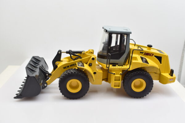 Modellino Ruspa Diecast New Holland W190 ROS Casino Royale scala 1:32 - immagine 2