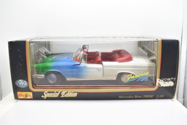 Modellino auto scala 1:18 Mercedes Benz 280SE Maisto diecast modellismo da collezione - immagine 2