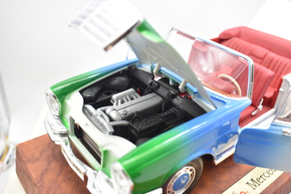 Modellino auto scala 1:18 Mercedes Benz 280SE Maisto diecast modellismo da collezione - immagine 7