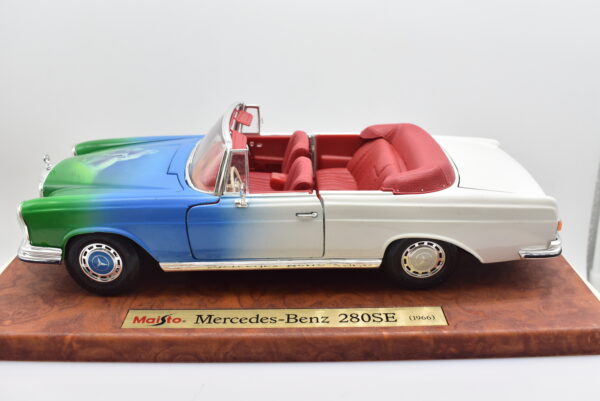 Modellino auto scala 1:18 Mercedes Benz 280SE Maisto diecast modellismo da collezione - immagine 8