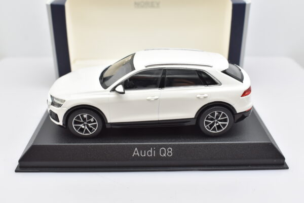 Modellino auto scala 1:43 Audi Q8 Norev diecast modellismo da collezione - immagine 3