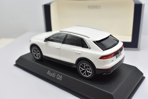 Modellino auto scala 1:43 Audi Q8 Norev diecast modellismo da collezione - immagine 5