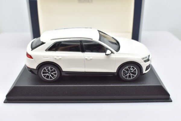 Modellino auto scala 1:43 Audi Q8 Norev diecast modellismo da collezione - immagine 6