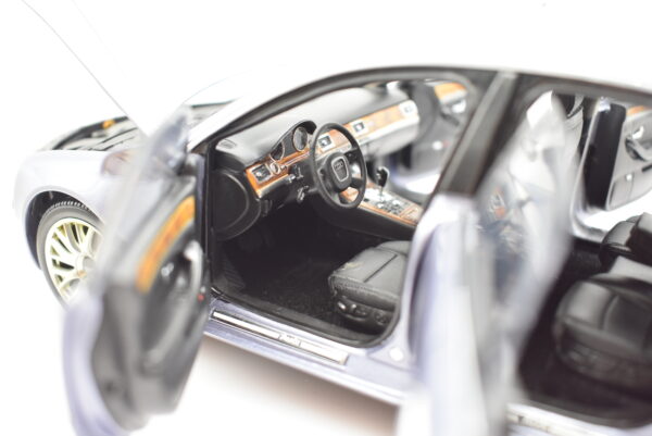 Modellino auto scala 1:18 Audi A8 4.2 TDI Kyosho diecast modellismo da collezione - immagine 5