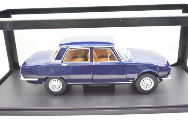 Modellino auto polizia scala 1:18 Alfa Romeo 2000 POLIZIA diecast modellismo - immagine 6
