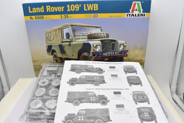 Modellino kit di montaggio scala 1:35 Land Rover 109 LWB Italeri modellismo da collezione - immagine 5